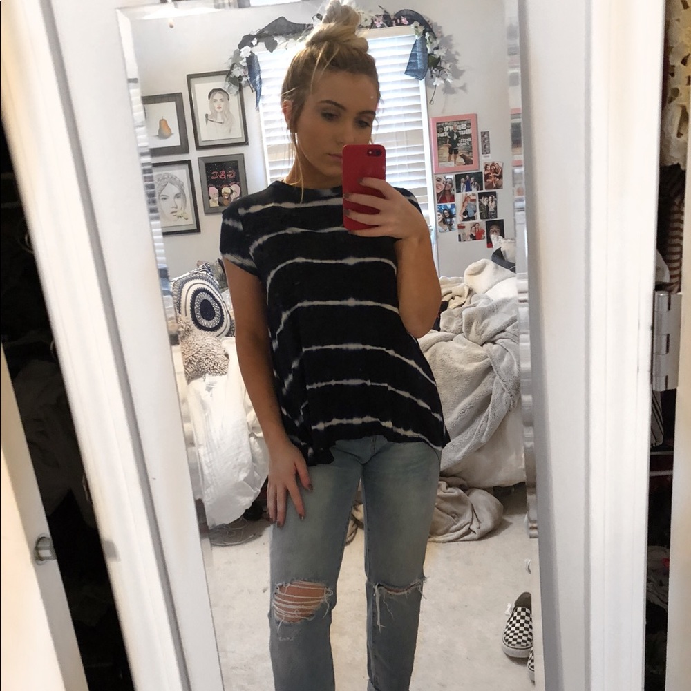 Blue and white striped t